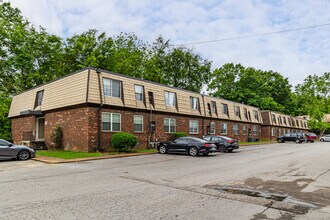 Harding Place Condominiums in Nashville, TN - Building Photo - Building Photo