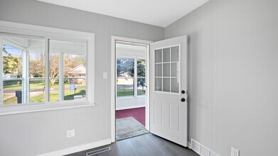 1001 Patchen Rd in Oregon, OH - Building Photo - Building Photo
