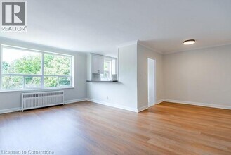 110 S Forster Park Dr in Oakville, ON - Building Photo - Building Photo