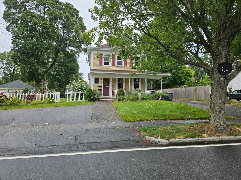 37 High St, Unit 2 in Andover, MA - Building Photo