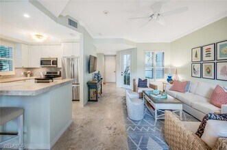 425 2nd Ave S in Naples, FL - Building Photo - Building Photo