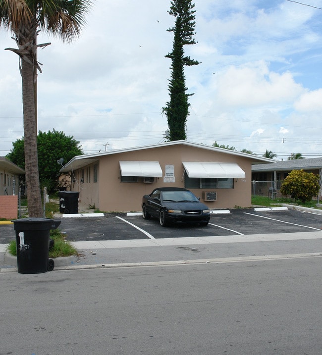 15990 NE 19 Ct in Miami, FL - Building Photo - Building Photo