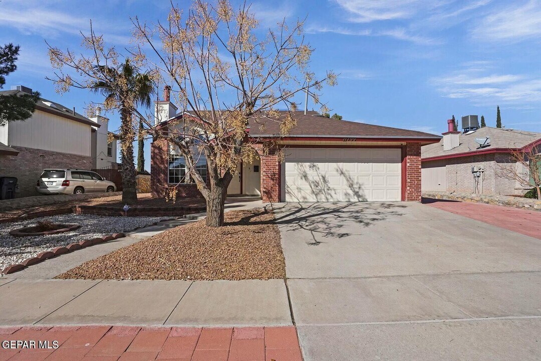 11799 Stone Castle Dr in El Paso, TX - Building Photo