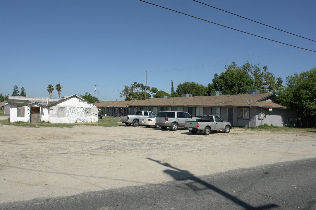 6835 California St in Winton, CA - Foto de edificio