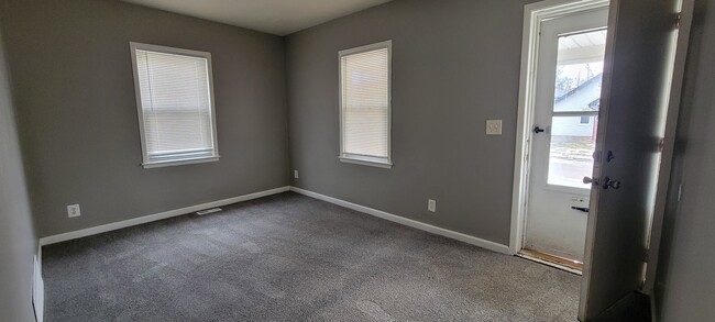 8057 Meadow Ave in Warren, MI - Building Photo - Building Photo