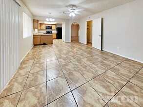 6908 W Denton Ln in Glendale, AZ - Foto de edificio - Building Photo