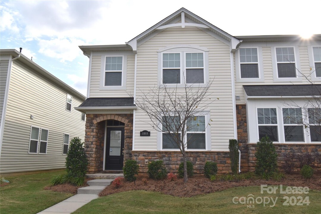 11014 Chalkbark Ln in Charlotte, NC - Building Photo