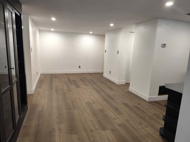 property at 320 Lakeview St