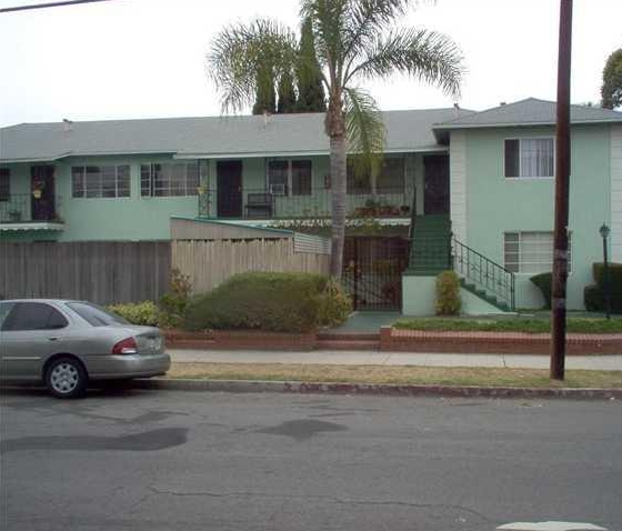 2401 Magnolia Ave in Long Beach, CA - Building Photo