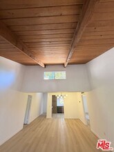 18350 Hatteras St in Los Angeles, CA - Building Photo - Building Photo