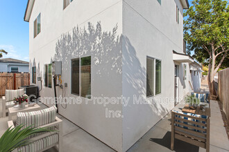 5042 54th St in San Diego, CA - Foto de edificio - Building Photo