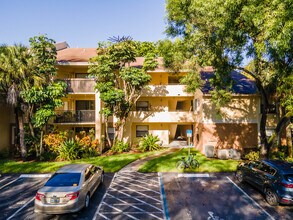 Summerbreeze Condominium in Sunrise, FL - Building Photo - Building Photo