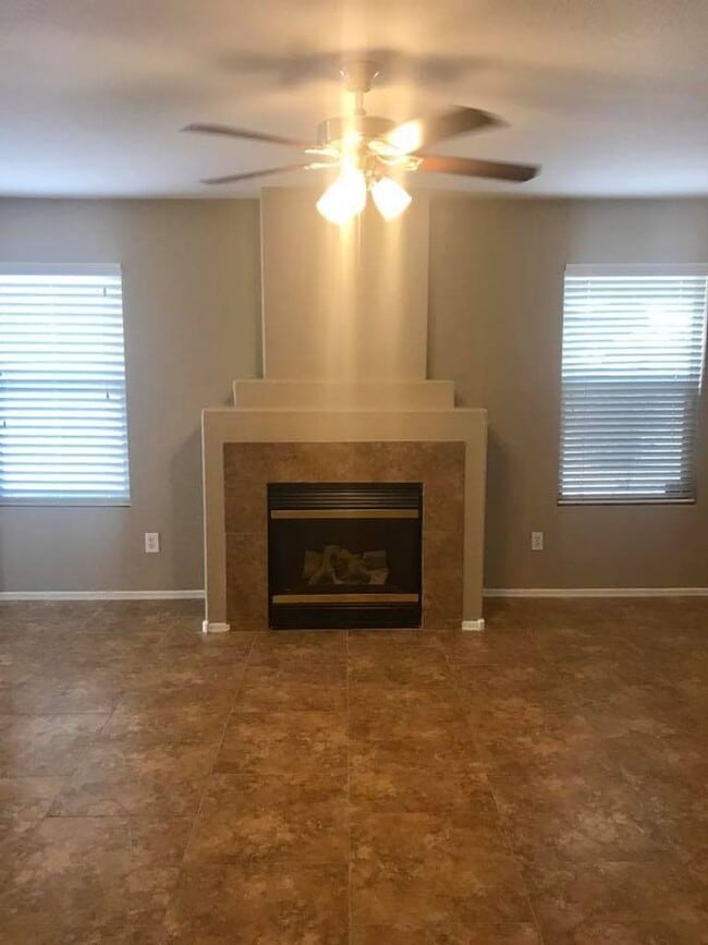 2425 E Hazeltine Way in Chandler, AZ - Building Photo - Building Photo