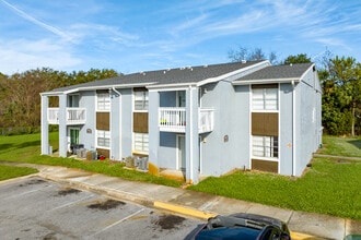 Emerald Place Apartments in Titusville, FL - Foto de edificio - Building Photo