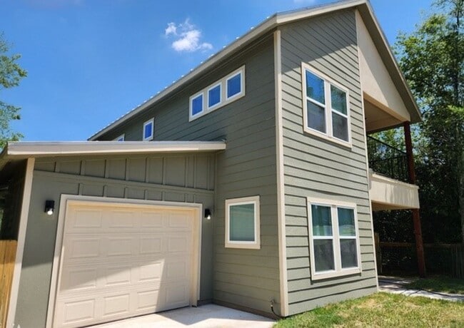 1551 Paso Hondo St in San Antonio, TX - Building Photo - Building Photo