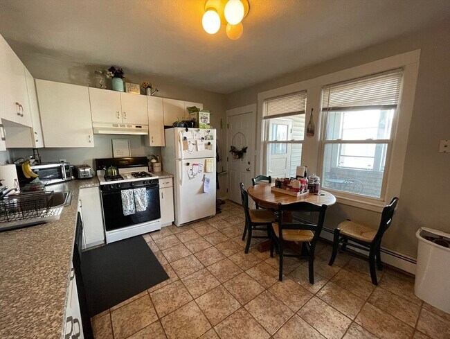 230 Main St, Unit #3R in Medford, MA - Building Photo - Building Photo