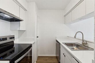4859 Cedar Springs Rd in Dallas, TX - Building Photo - Building Photo