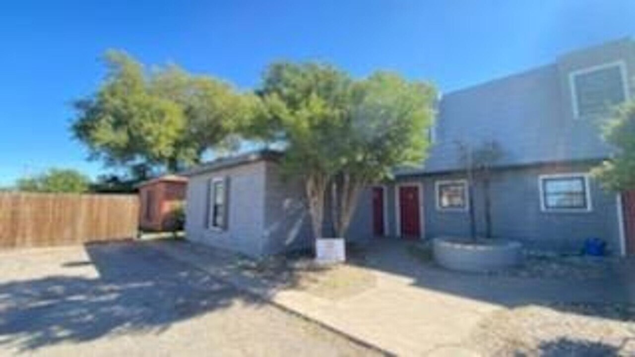 2107 49th St, Unit B in Lubbock, TX - Foto de edificio