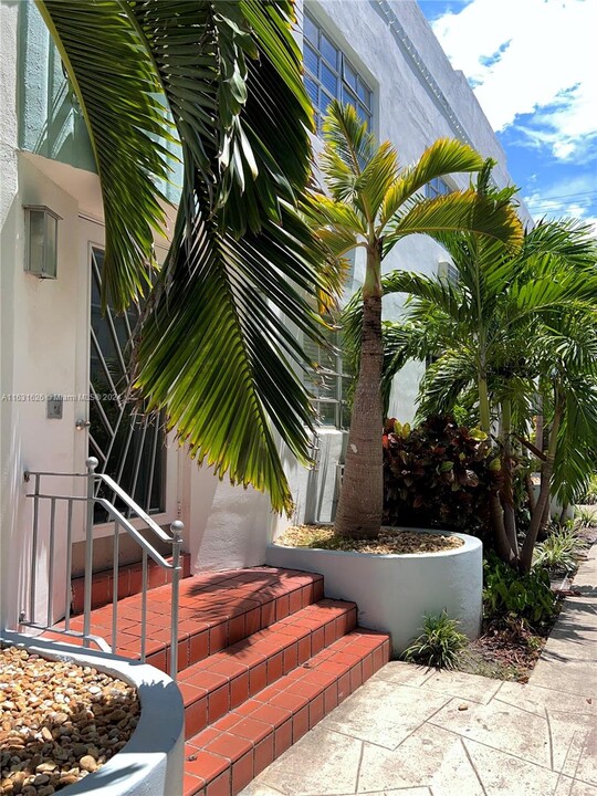 826 Meridian Ave, Unit 3 in Miami Beach, FL - Foto de edificio