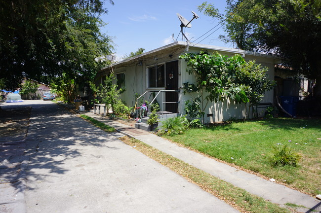 3825 W 108th St in Inglewood, CA - Building Photo - Building Photo