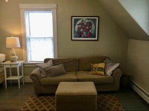 3 Lareau Ct, Unit Upstairs in Lebanon, NH - Foto de edificio - Building Photo