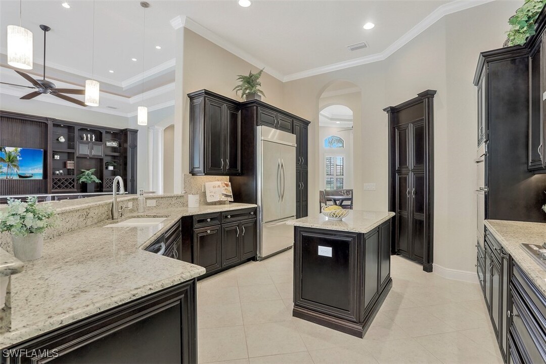 23068 Sanabria Loop in Bonita Springs, FL - Foto de edificio