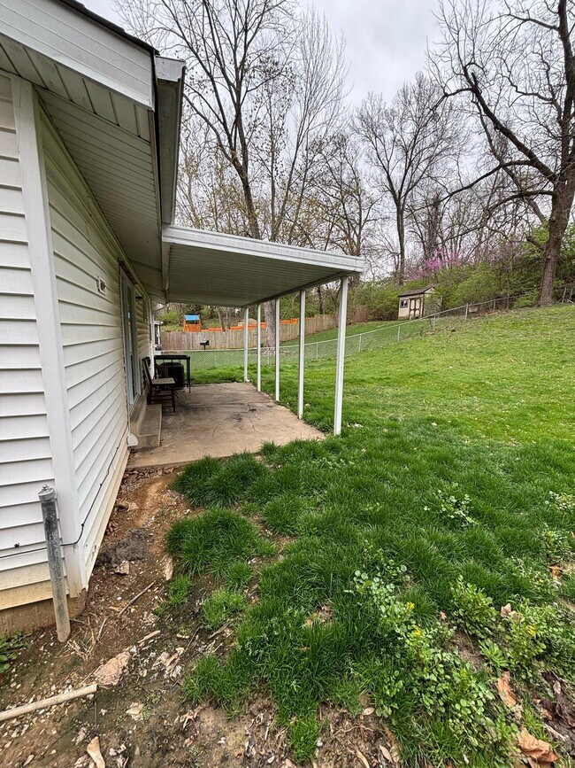 7460 Blanding Dr in Ferguson, MO - Building Photo - Building Photo