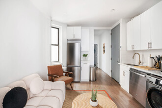 1290 1st Ave. in New York, NY - Building Photo - Building Photo