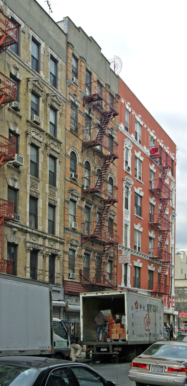 139 Eldridge St in New York, NY - Building Photo - Building Photo