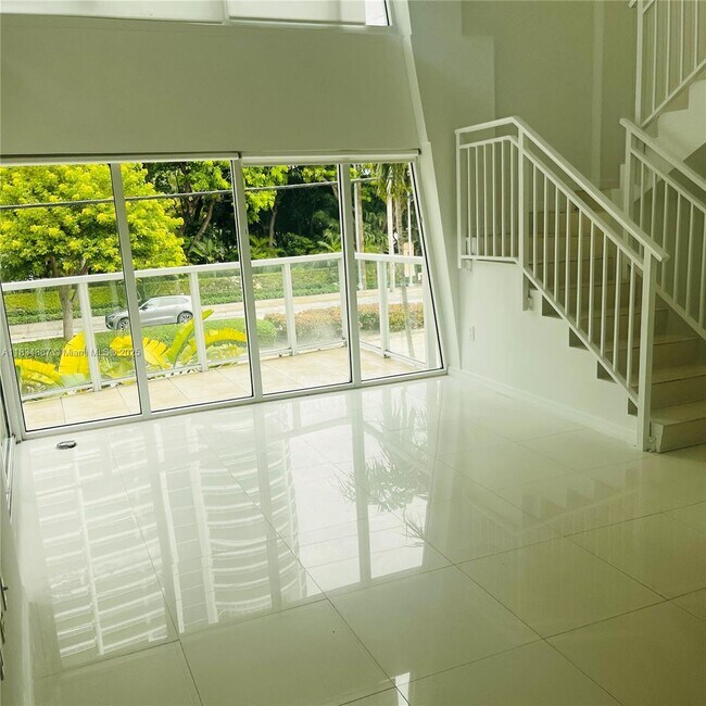 1650 Brickell Ave, Unit 112 in Miami, FL - Building Photo - Building Photo