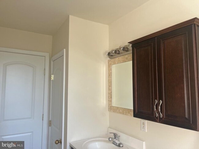 740 Vernon Rd in Philadelphia, PA - Building Photo - Building Photo