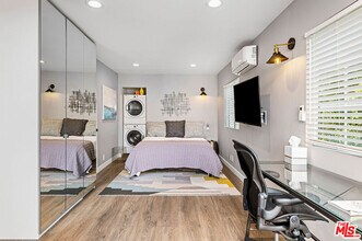717 Huntley Dr in West Hollywood, CA - Building Photo - Building Photo