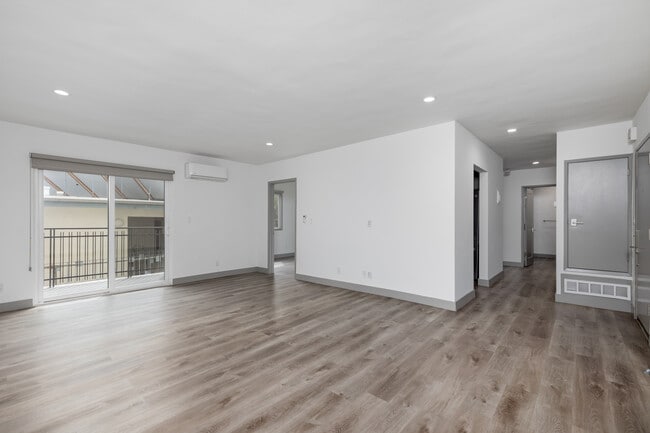 1408 Barry Ave in Los Angeles, CA - Building Photo - Interior Photo