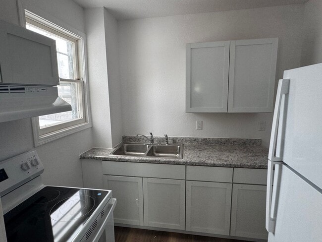 321 W 5th St in Cedar Falls, IA - Building Photo - Building Photo