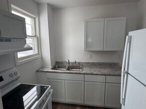 321 W 5th St in Cedar Falls, IA - Building Photo - Building Photo