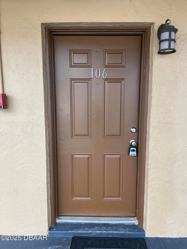 411 N Halifax Ave in Daytona Beach, FL - Building Photo - Building Photo