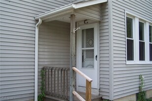 15962 Pierce St in Middlefield, OH - Building Photo