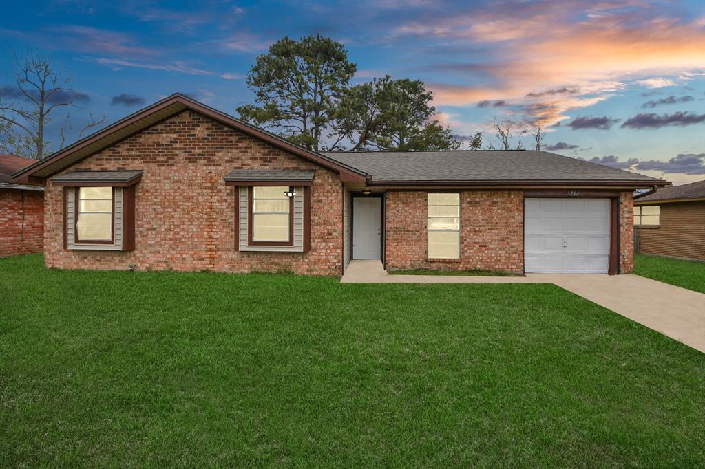 1716 Carver Ave in Richmond, TX - Foto de edificio