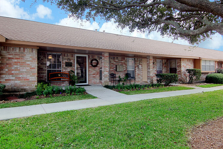 Stones Throw Apartments in Friendswood, TX - Foto de edificio