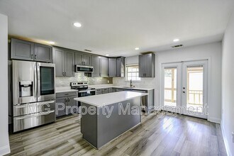 722 Overlook Rd in Lowell, NC - Building Photo - Building Photo