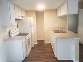 Allston Lakes Apartments in Pinellas Park, FL - Building Photo - Building Photo
