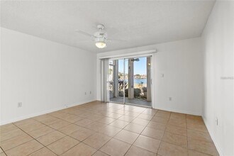 530 Orange Dr, Unit 11 in Altamonte Springs, FL - Foto de edificio - Building Photo