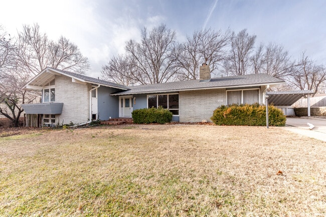 property at 1421 Sunnyslope Ln