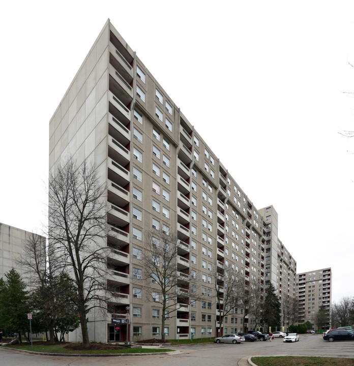 575 Proudfoot Ln in London, ON - Building Photo