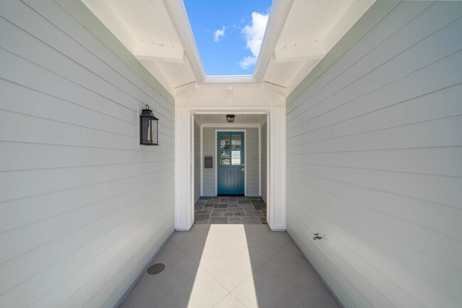 101 Va Colusa in Redondo Beach, CA - Building Photo - Building Photo