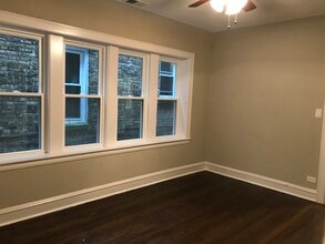 5747 N Talman Ave in Chicago, IL - Foto de edificio - Building Photo