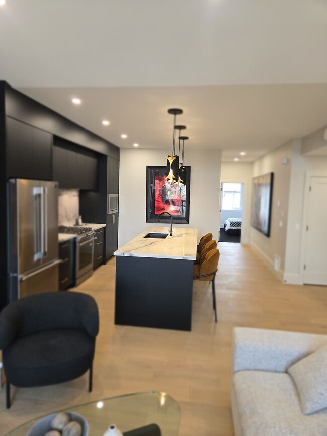 1924-126A 26a St SW in Calgary, AB - Building Photo - Building Photo