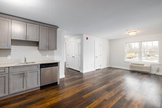 Washington Ave Apartments in Green Brook, NJ - Building Photo - Interior Photo