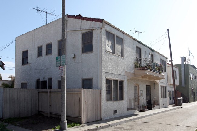 412-414 N Zona Ct in Long Beach, CA - Building Photo - Building Photo