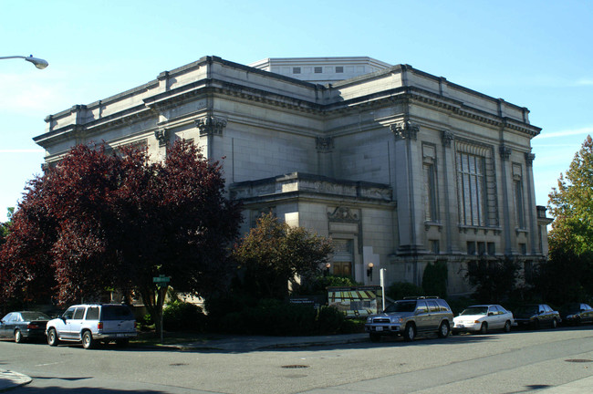 Sanctuary Townhomes in Seattle, WA - Building Photo - Building Photo